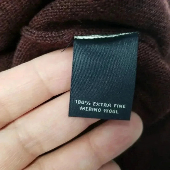 {Hart Schaffner Marx} Extra Fine Merino Wool Vest in Burgundy - Picture 8 of 11